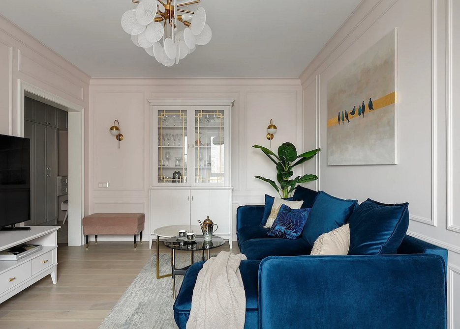 Синій диван в інтер'єрі: поради по вибору, кращі варіанти поєднань, фото сучасних рішень