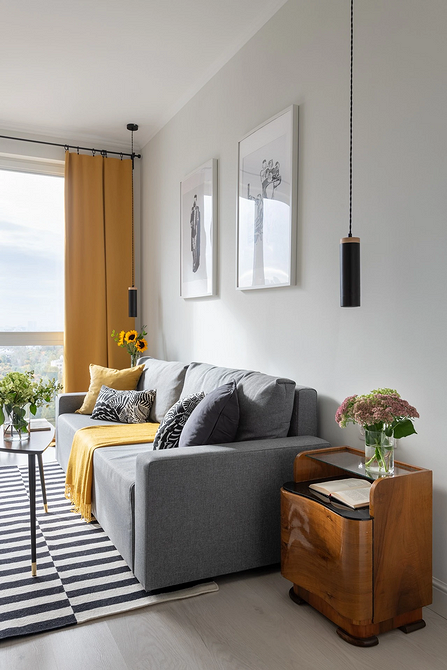 Вінтажний декор: елегантне крісло після реставрації, що гармонійно вписується в сучасний простір.