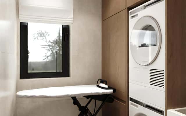 Скандинавський стиль у передпокої: прості меблі, дзеркало та світла кольорова гама.