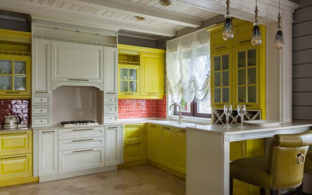 Деталі декору в стилі прованс: лаванда, кераміка, мереживо