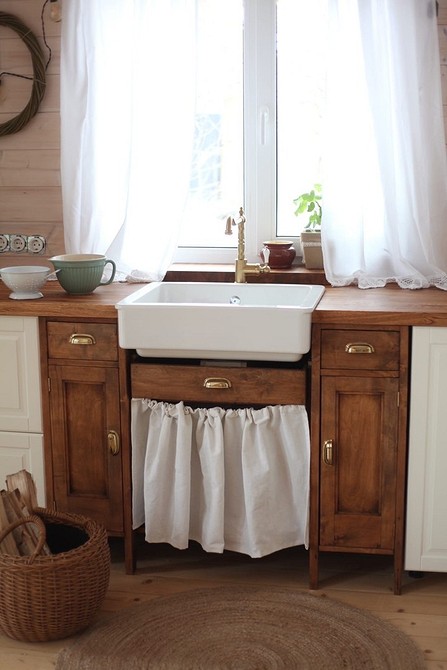 Дерев'яна стільниця покрита воском: натуральний захист і матовий ефект для вашої кухні.