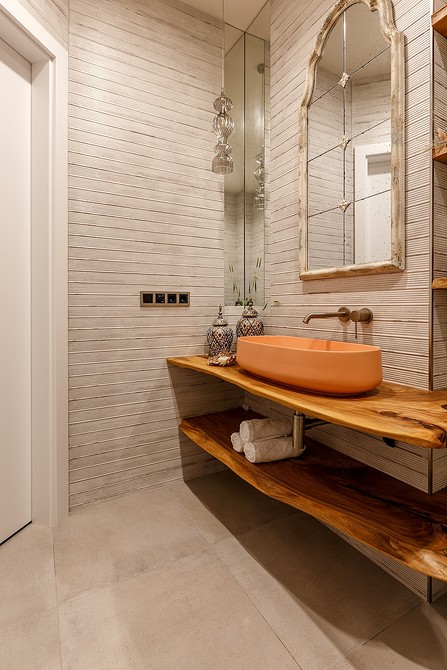 Масивна дерев'яна стільниця в інтер'єрі робочого кабінету: природність та функціональність