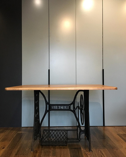 Дубова стільниця в інтер'єрі: ідеальне рішення для кухні, барної стійки чи письмового столу.