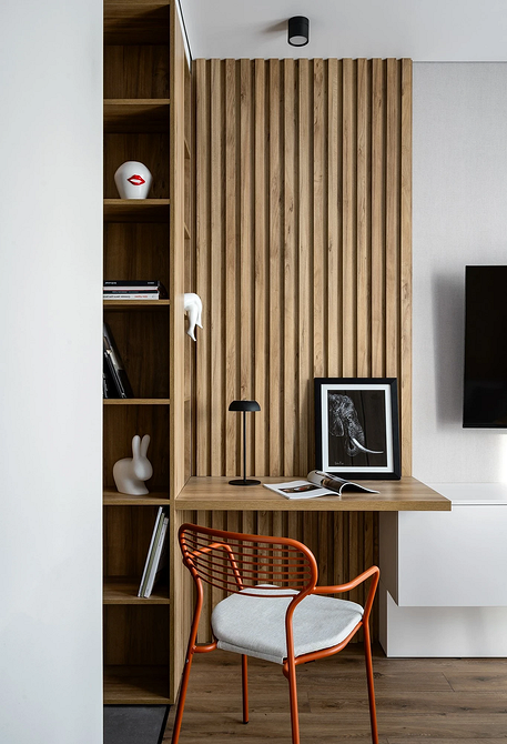 Сучасна кухня з дубовою стільницею: поєднання стилю та практичності в дизайні.