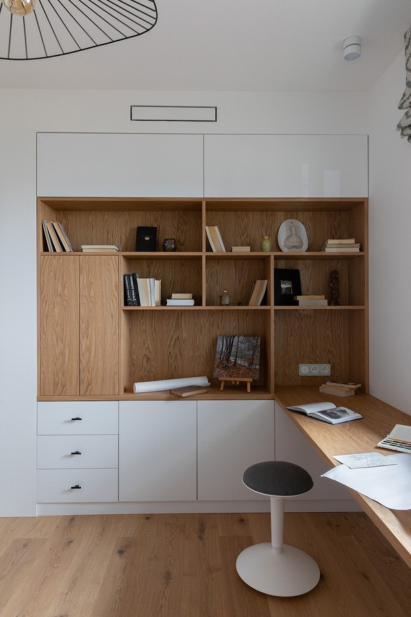 Стільниця з дуба з живим краєм: природна краса та унікальність текстури дерева.