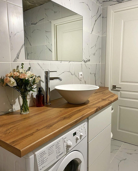 Темна дубова стільниця в кухні: стильне рішення для сучасного інтер'єру.