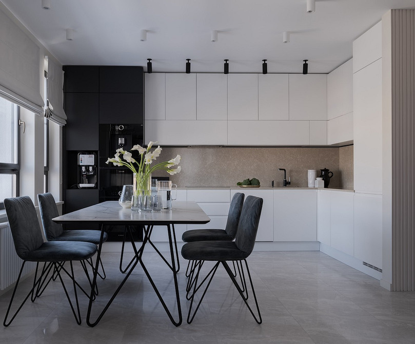 Дизайнерський стілець з м'якою спинкою, акцентний елемент сучасного інтер'єру.