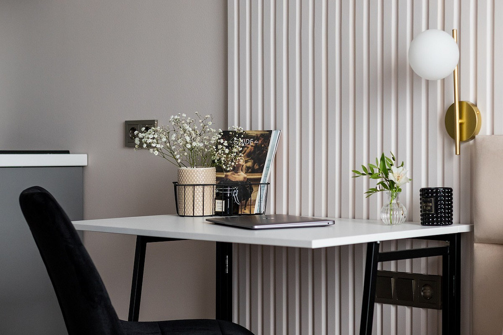 М'який стілець з квітковим принтом для створення весняного настрою, види стільців.