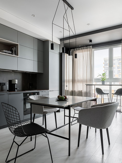 Сучасний стілець з м'якою оббивкою спинки, ідеально підходить для класичного інтер'єру