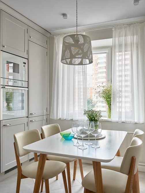 М'який стілець з велюровою оббивкою та декоративними ґудзиками, види стільців.