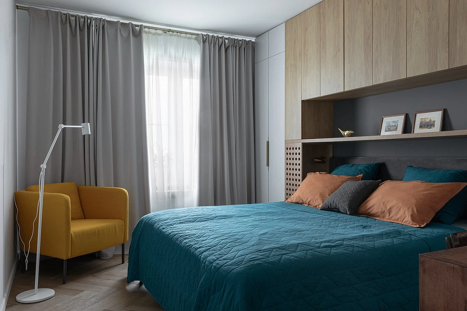 Альтернативні системи зберігання одягу: відкрита шафа як стильне рішення замість шафи-купе.