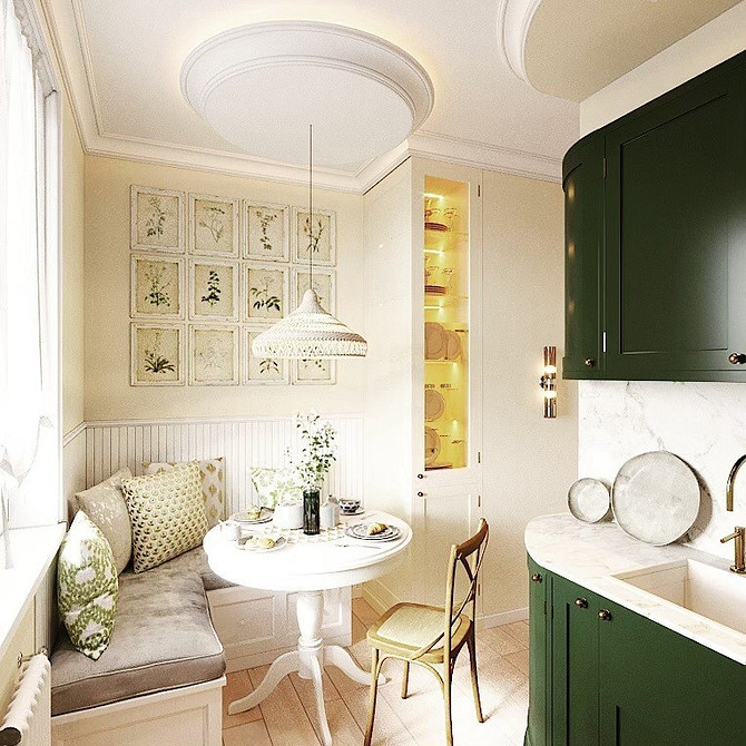 Кутовий диван на кухні з яскравою оббивкою, що додає акцент та кольору в інтер'єр.