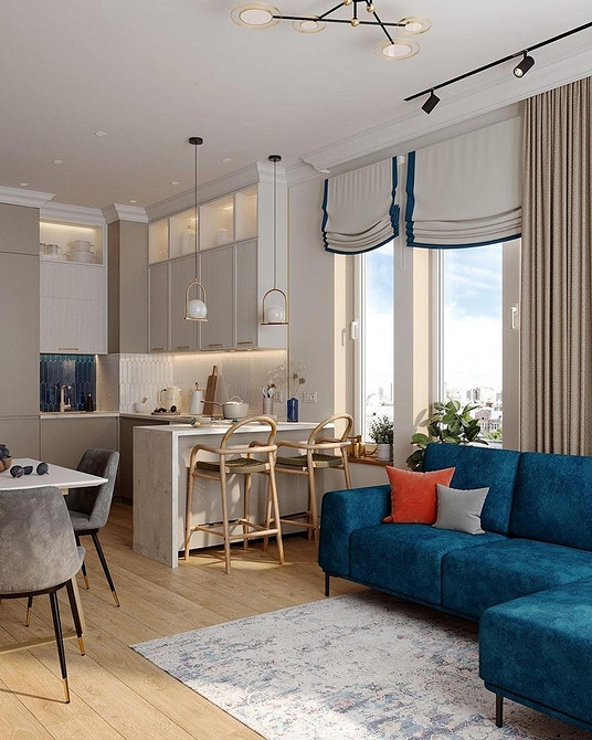 Кутовий диван з подушками на кухні, варіант для невеликих кухонних приміщень.