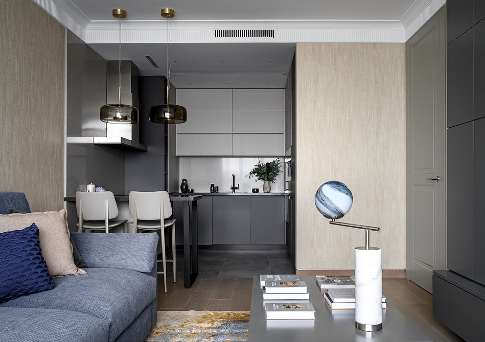 Кутовий диван на кухні з практичною оббивкою, ідеальний для сімей з дітьми