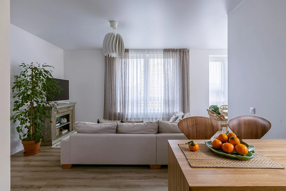 Кутовий диван як акцент в інтер'єрі: яскраві кольори та незвичайні форми для вашої вітальні.