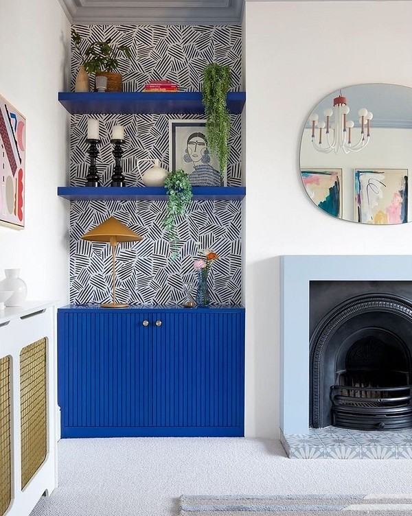 Відкриті полиці в інтер'єрі: ідеї для кріплення та оформлення стін з декором.