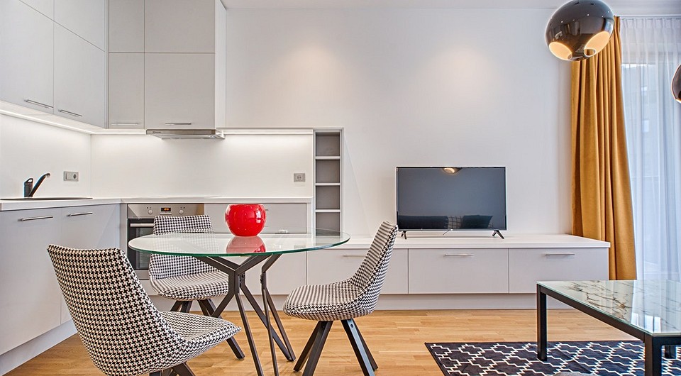 Фарбування меблів з ДСП своїми руками: підготовка поверхні та вибір фарби для довговічного покриття.