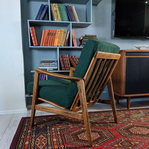 Стільці: нове життя Реставрація старих стільців: майстерність перетворення смітника на шедевр меблевого мистецтва.