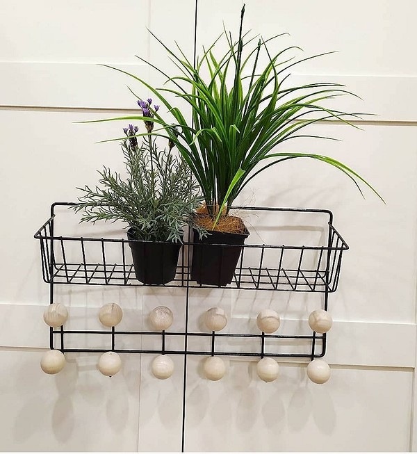 Дзеркало з історією Відновлення старого дзеркала: процес переробки меблів для створення унікального дизайну.