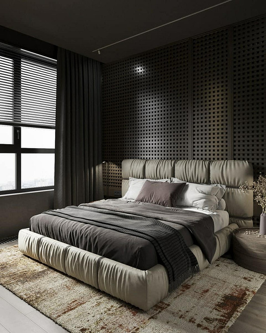 М'які ліжка 2024: Елегантна спальня з великим м'яким ліжком та декоративними подушками.