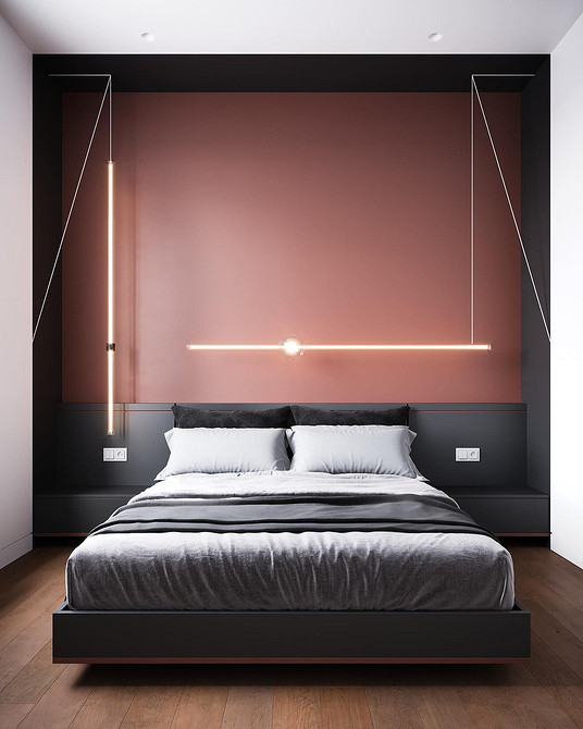 Ліжко з великим узголів'ям в сучасній спальні, стильний дизайн кімнати.