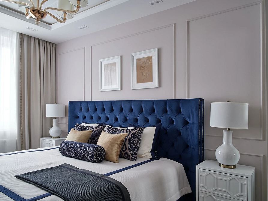 Дизайн спальні з ліжком-подіумом, інтегровані місця для зберігання, мінімалістичний стиль.