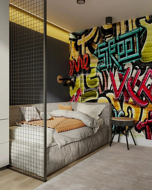 Круглі ліжка 2024: Елегантна спальня з круглим ліжком та панорамними вікнами.