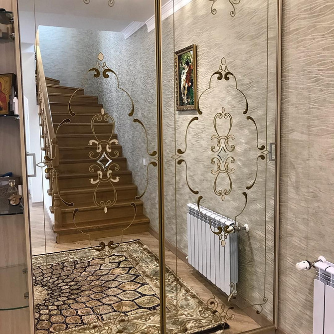 Сучасна шафа з дзеркалом у спальні, елегантний дизайн інтер'єру