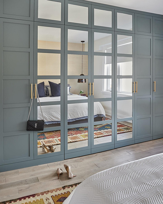 Варіанти дизайну дзеркальних шаф купе для різних інтер'єрів кімнат