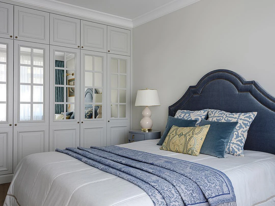 Різні види дзеркал для шаф: матові, тоновані, з візерунком