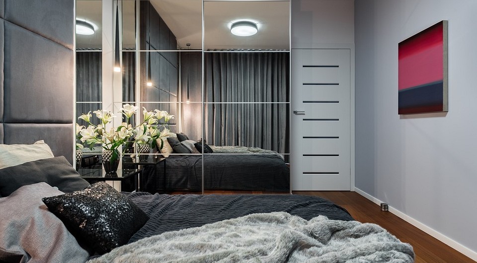 Сучасна шафа з дзеркалом у спальні: стильний дизайн та функціональність