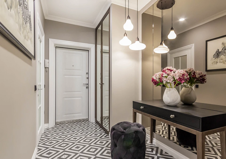 Стильна дзеркальна шафа-купе у вітальні з розсувними дверцятами та сучасним дизайном.