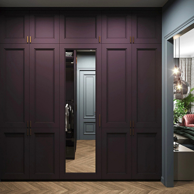 Шафа з підсвічуванням та дзеркалом, сучасний дизайн спальні, комфорт та стиль.