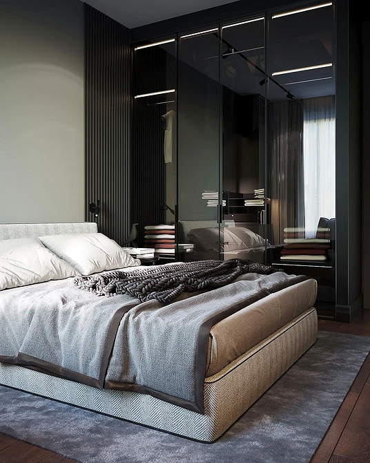 Сучасна шафа з дзеркальними вставками та декоративними елементами на дверях.