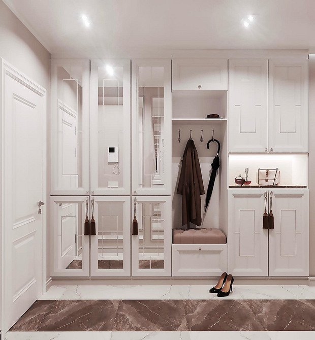 Дзеркальна шафа-купе в спальні з нічним освітленням для комфорту.