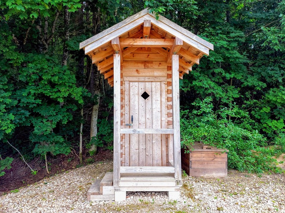 Рейтинг засобів для вигрібних ям 2026: найкращі рішення для усунення запаху та очищення