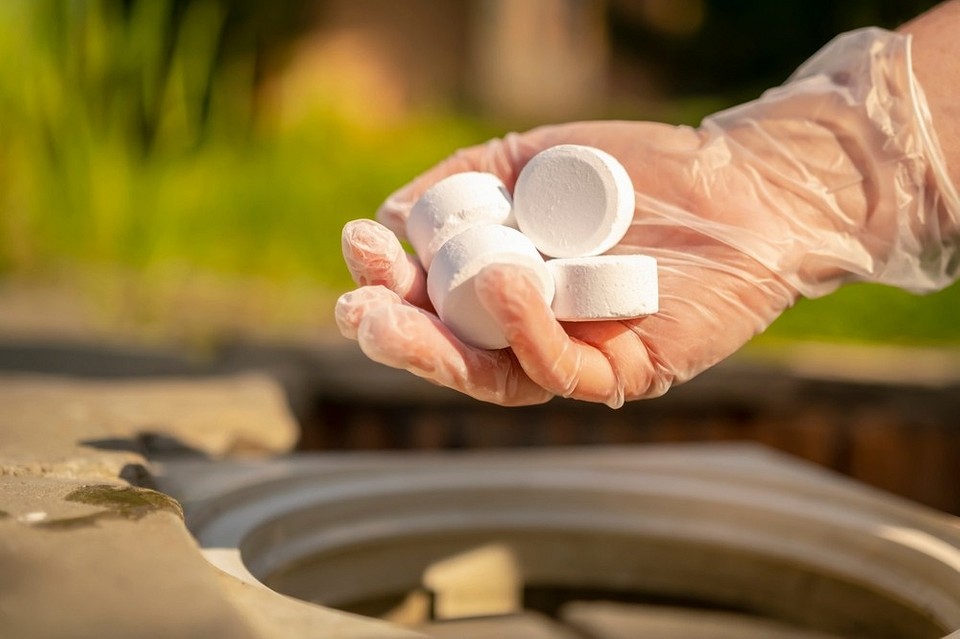 Топ засобів для дачного туалету: безпечне та екологічне усунення запахів у 2026 році