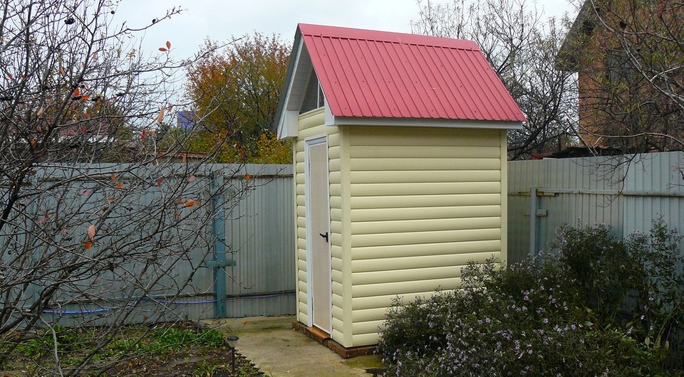 Різноманітні засоби для дачного туалету, ефективне усунення запаху та розщеплення відходів