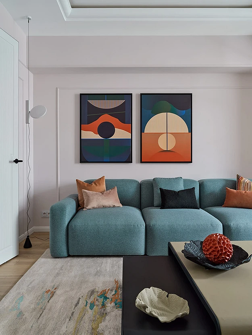 Сучасний диван з низькою посадкою в стильному інтер'єрі 2026 року