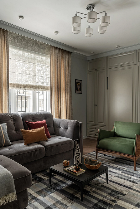 Сучасний диван з мінімалістичним дизайном в інтер'єрі 2026 року.