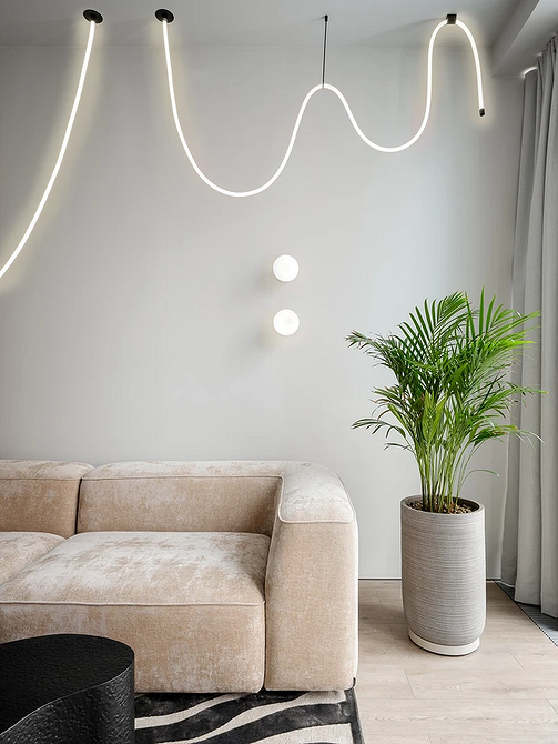 Модульний диван з фактурною оббивкою у стильному інтер'єрі 2026