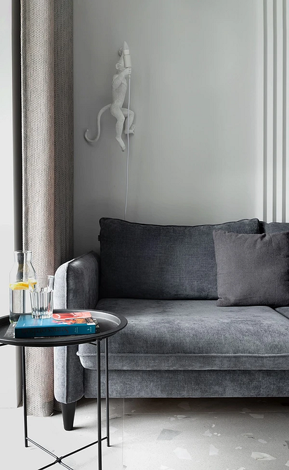 Диван з принтом в сучасному інтер'єрі - тренд дизайну 2026