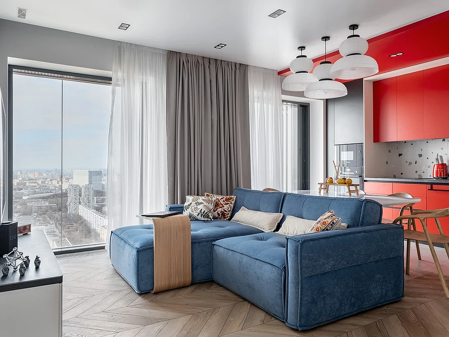 Диван нейтрального кольору в сучасному інтер'єрі, дизайн 2026 року