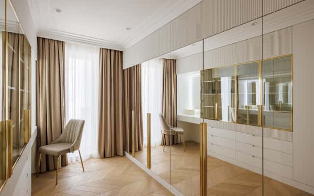 Деталі преміального дизайну інтер'єру 2026: світильники, декор та текстиль.