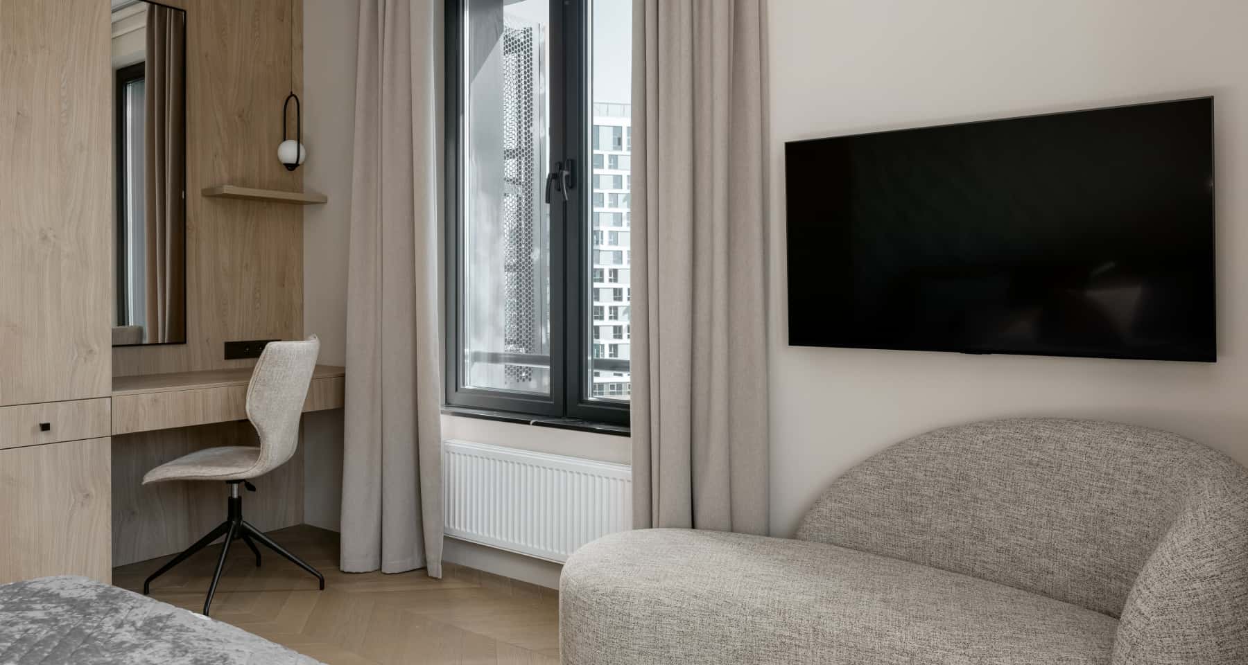 Сучасний дизайн трикімнатної квартири 2026 року: мінімалізм та функціональність в кожному кутку.