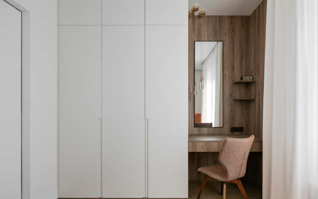 Ванна кімната в трикімнатній квартирі 2026 року з використанням натурального каменю