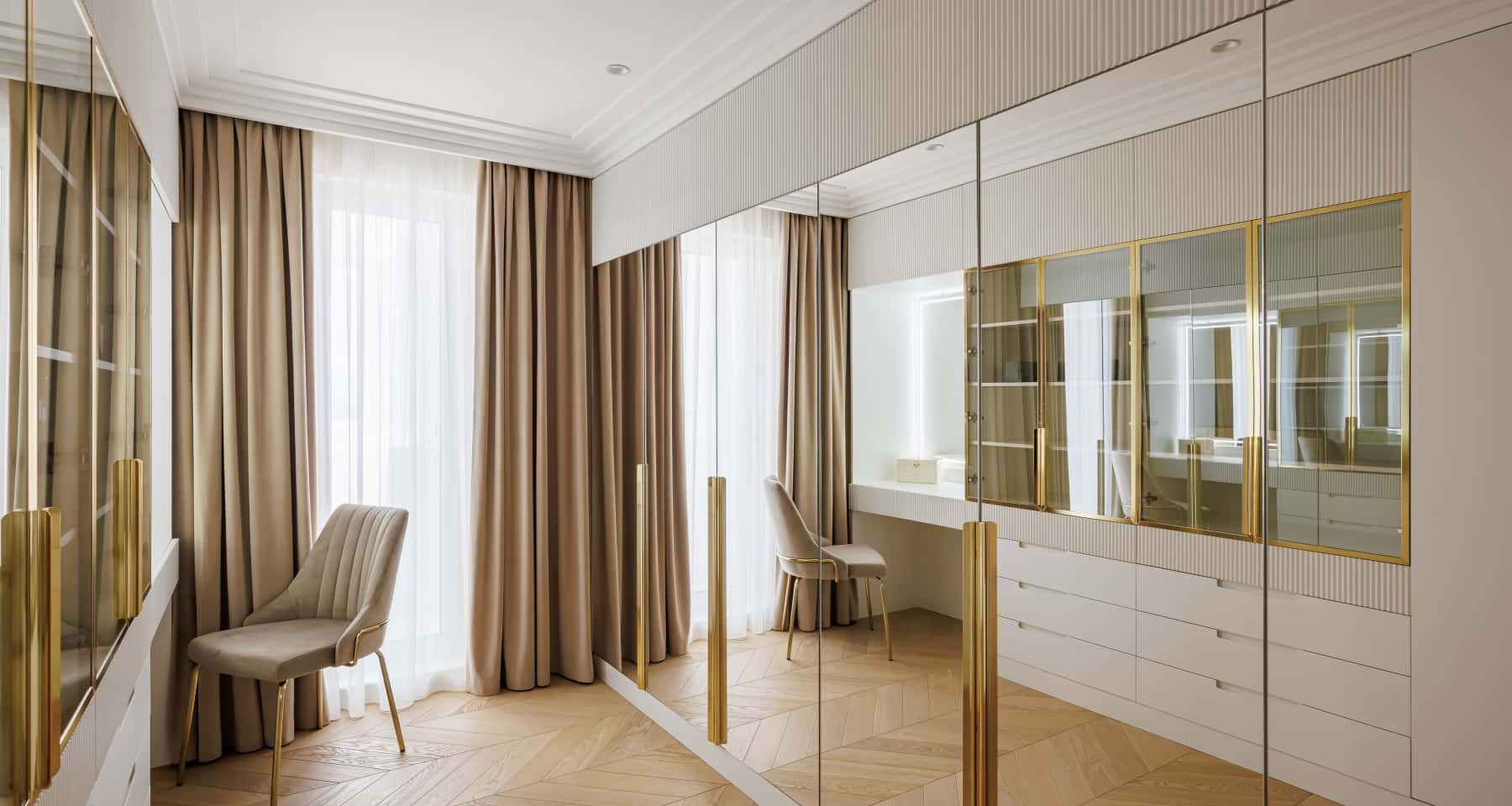 Елітний ремонт 2026: простора кухня з мармуровою стільницею та сучасним освітленням