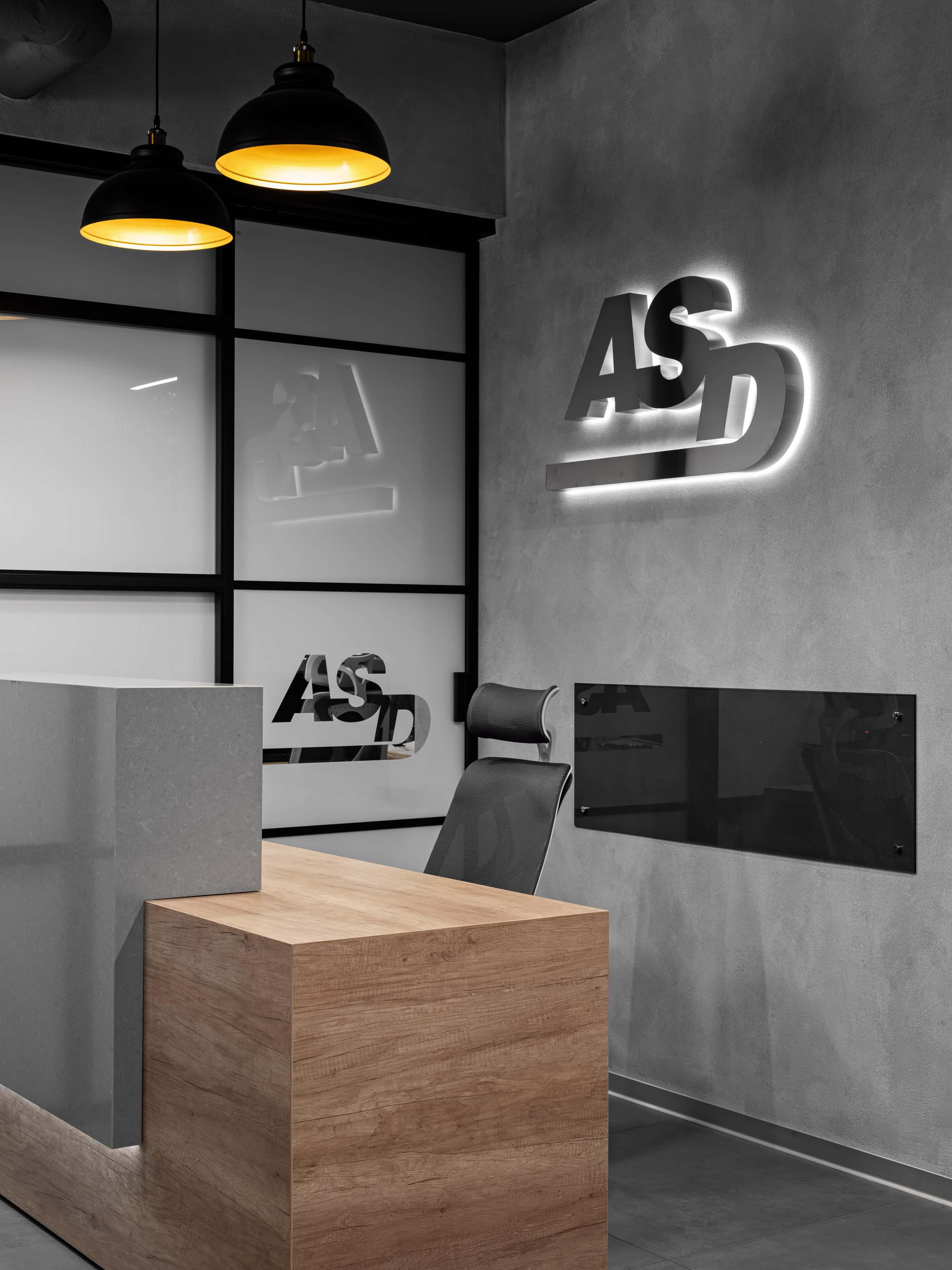 Сучасний офісний інтер'єр: продумане освітлення для комфортної роботи 2026