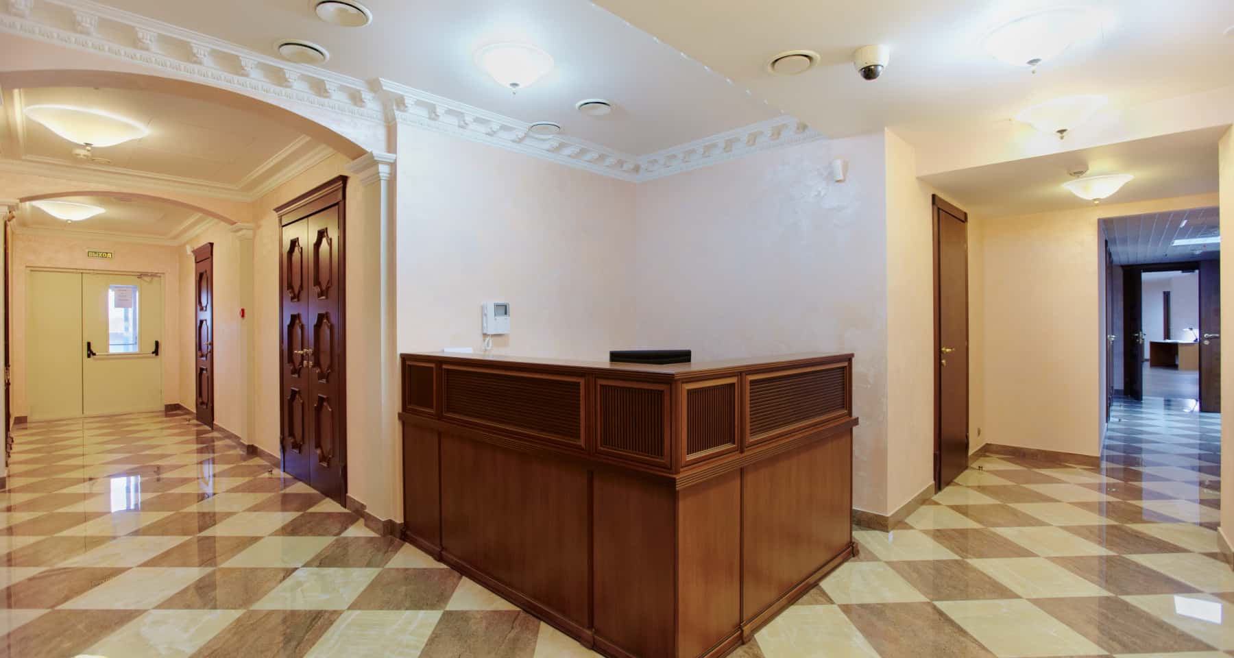 Дизайн офісу в стилі лофт 2026: відкрите планування та сучасне освітлення після ремонту.