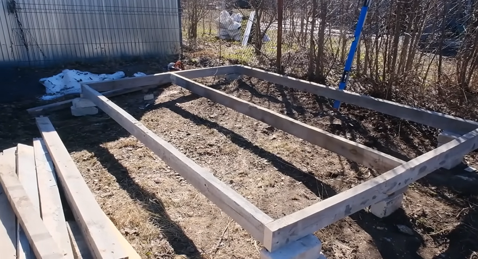 Процес будівництва вольєра для собаки: крок за кроком, використовуючи дерев'яні елементи